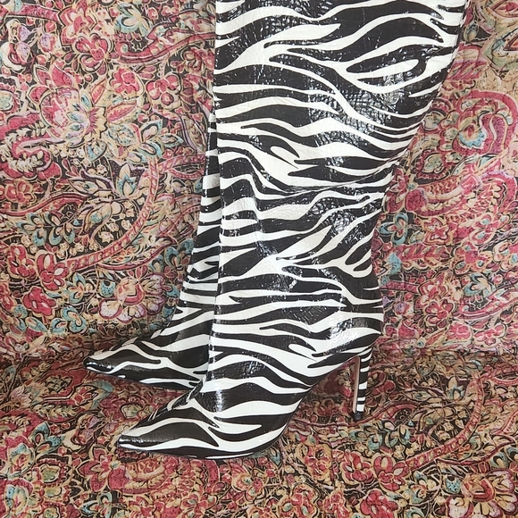 NEW Free People Vicenza Tokyo Zebra Stripe Patent Leather Knee High Heel Boots 7 - Picture 7 of 13